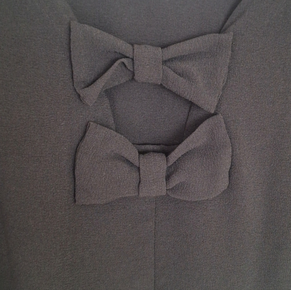 Torrid cropped top with bow accents on the back - Picture 3 of 8